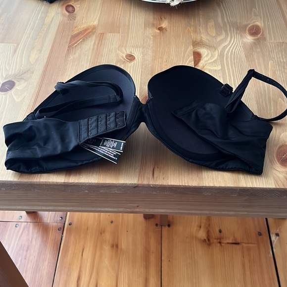 Victoria’s Secret strapless bra - Picture 2 of 2